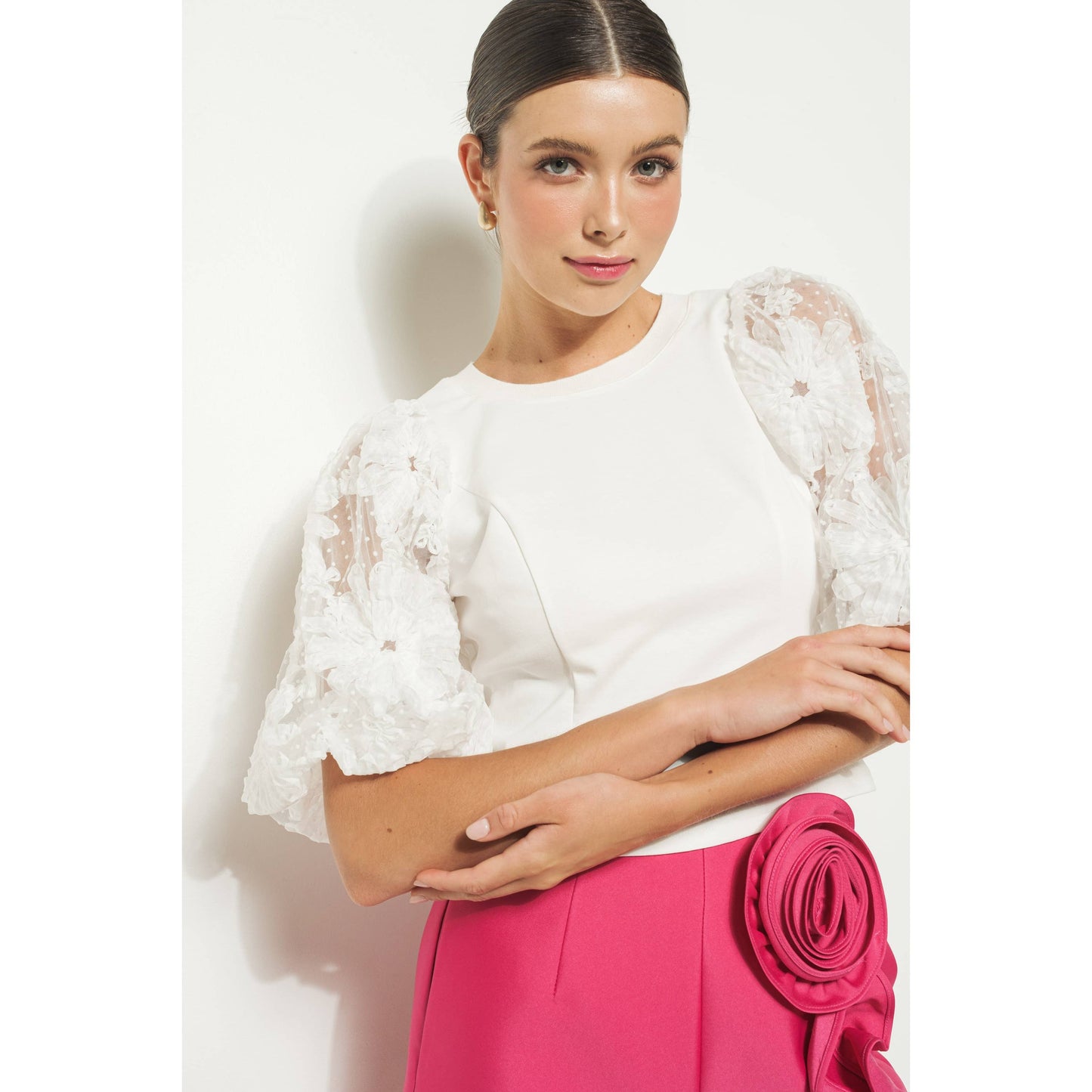 Floral Applique Short Puff Sleeves Knit Top: WHITE