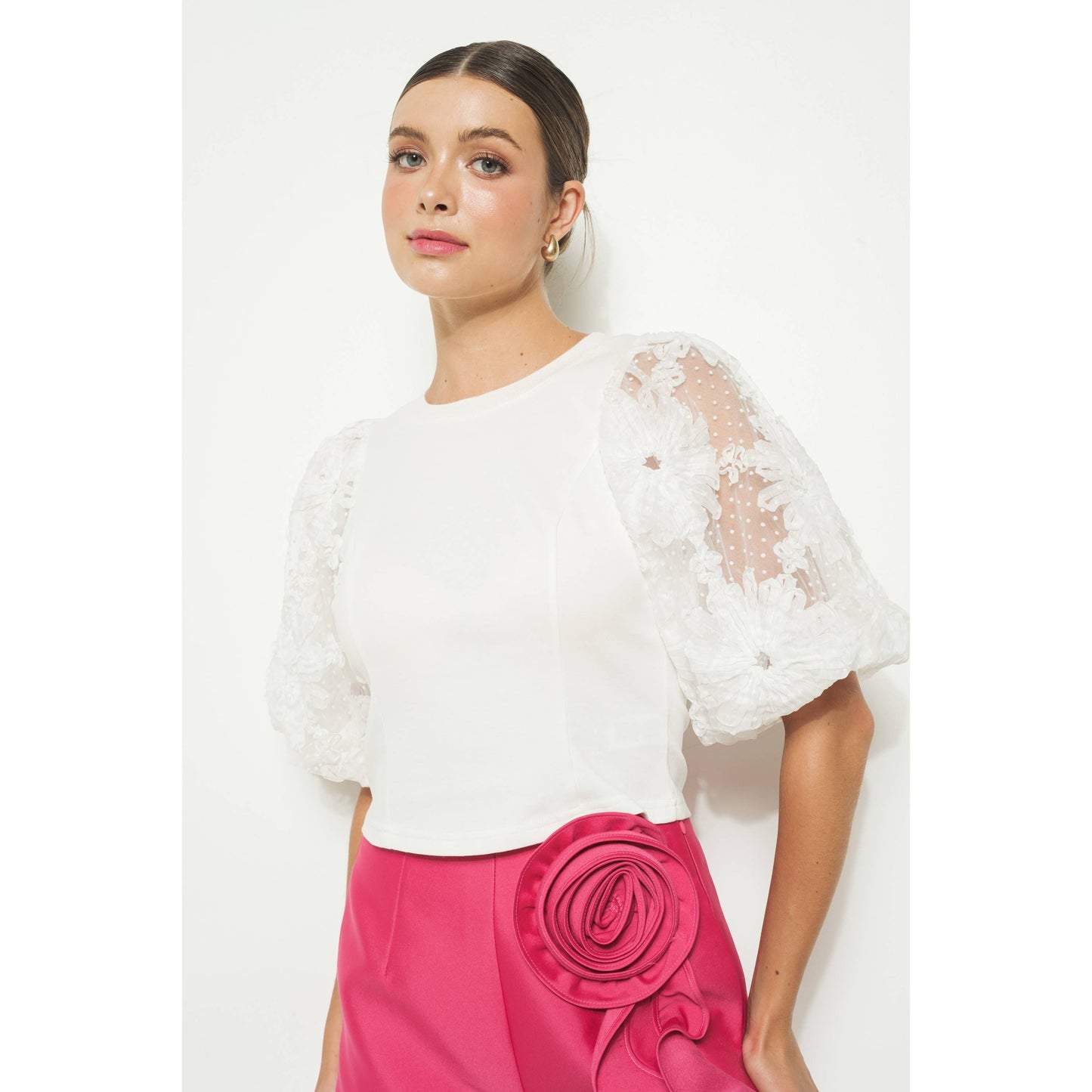 Floral Applique Short Puff Sleeves Knit Top: WHITE