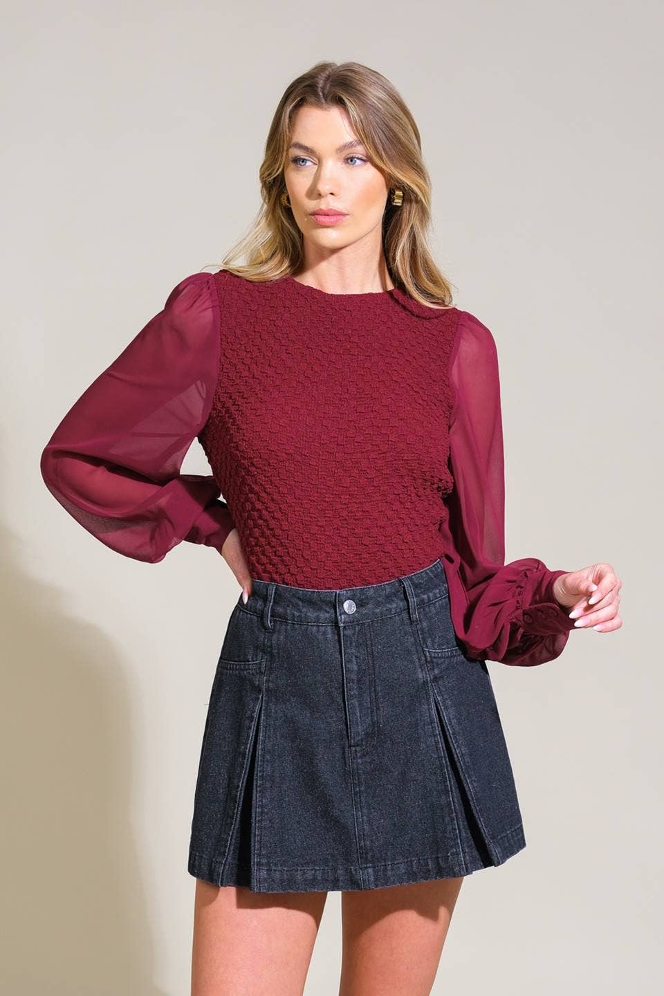 A solid textured woven top - IT13220: Burgundy / Contemporary / S