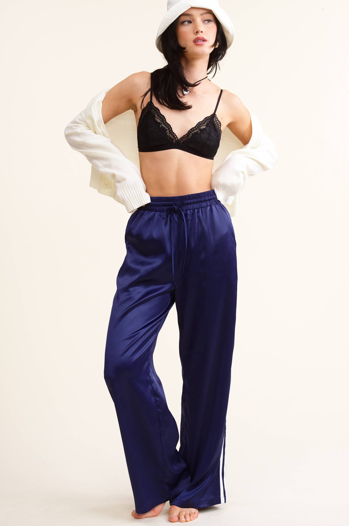 MB5067 SPORTY SATIN-EFFECT TRACK PANTS WITH CONTRAST STRIPES: Garnet / S