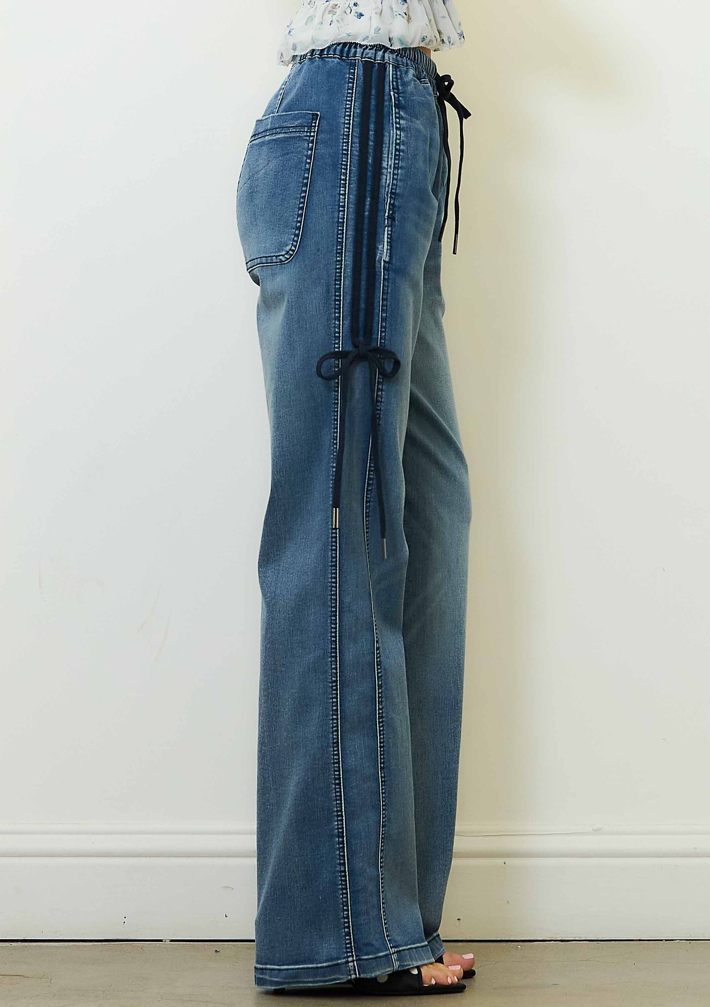 Straight Jeans With Ribbon Detail: Medium Stone