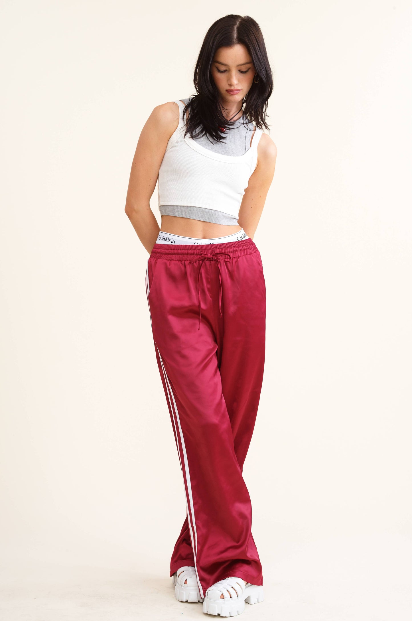 MB5067 SPORTY SATIN-EFFECT TRACK PANTS WITH CONTRAST STRIPES: Garnet / S