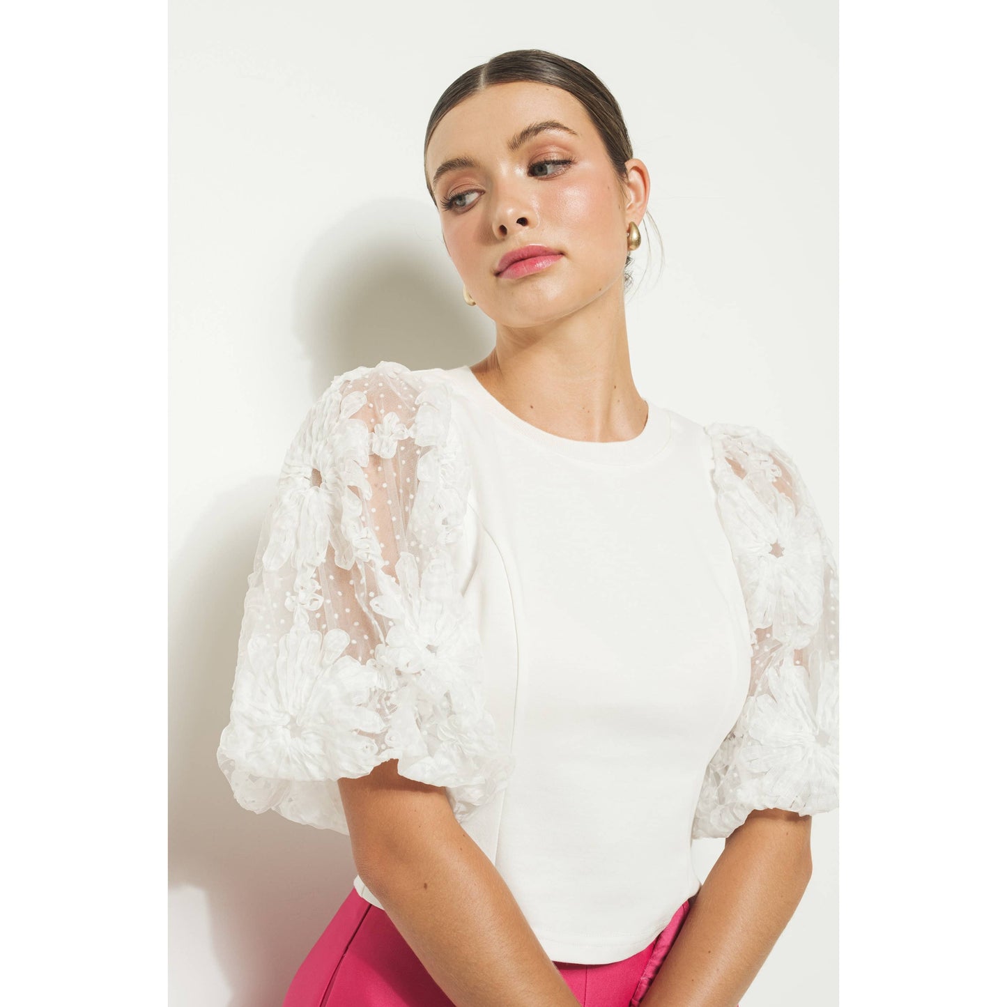 Floral Applique Short Puff Sleeves Knit Top: WHITE