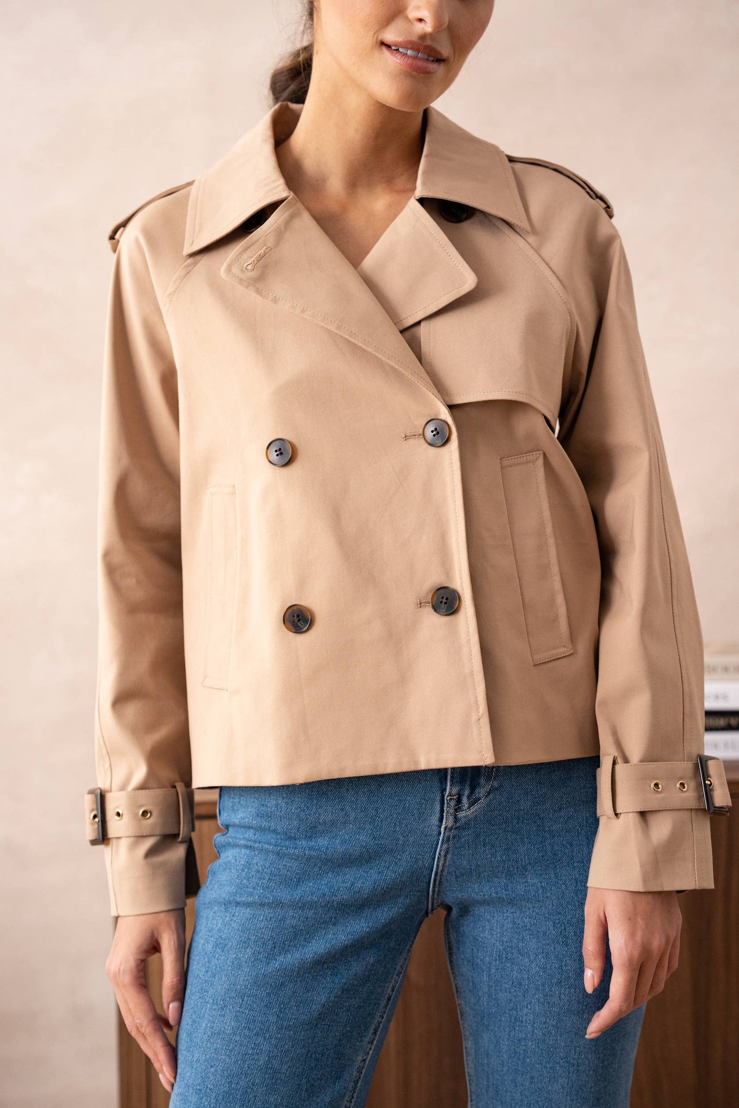 Plain cropped cotton trench coat: Beige
