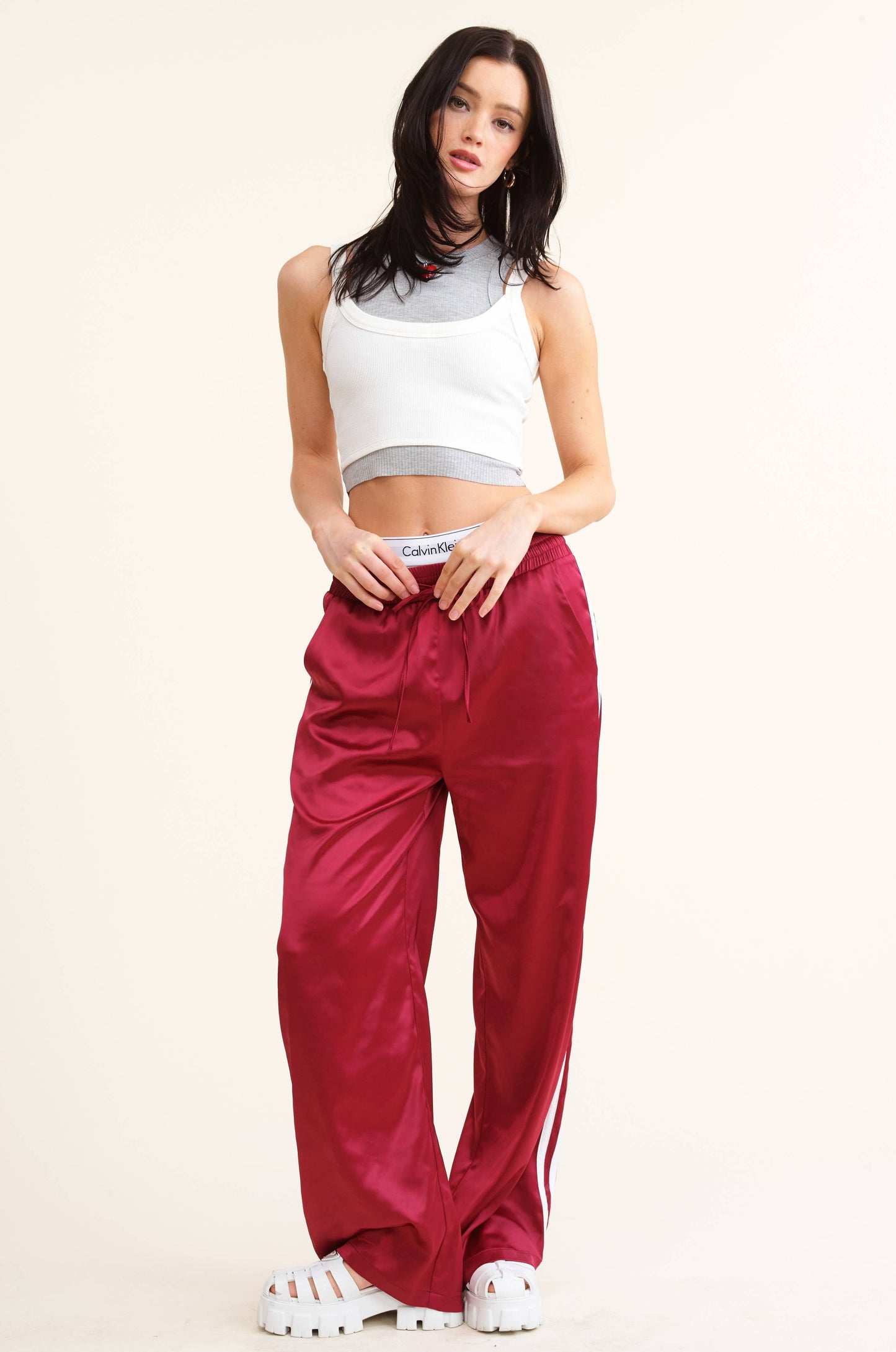 MB5067 SPORTY SATIN-EFFECT TRACK PANTS WITH CONTRAST STRIPES: Garnet / S