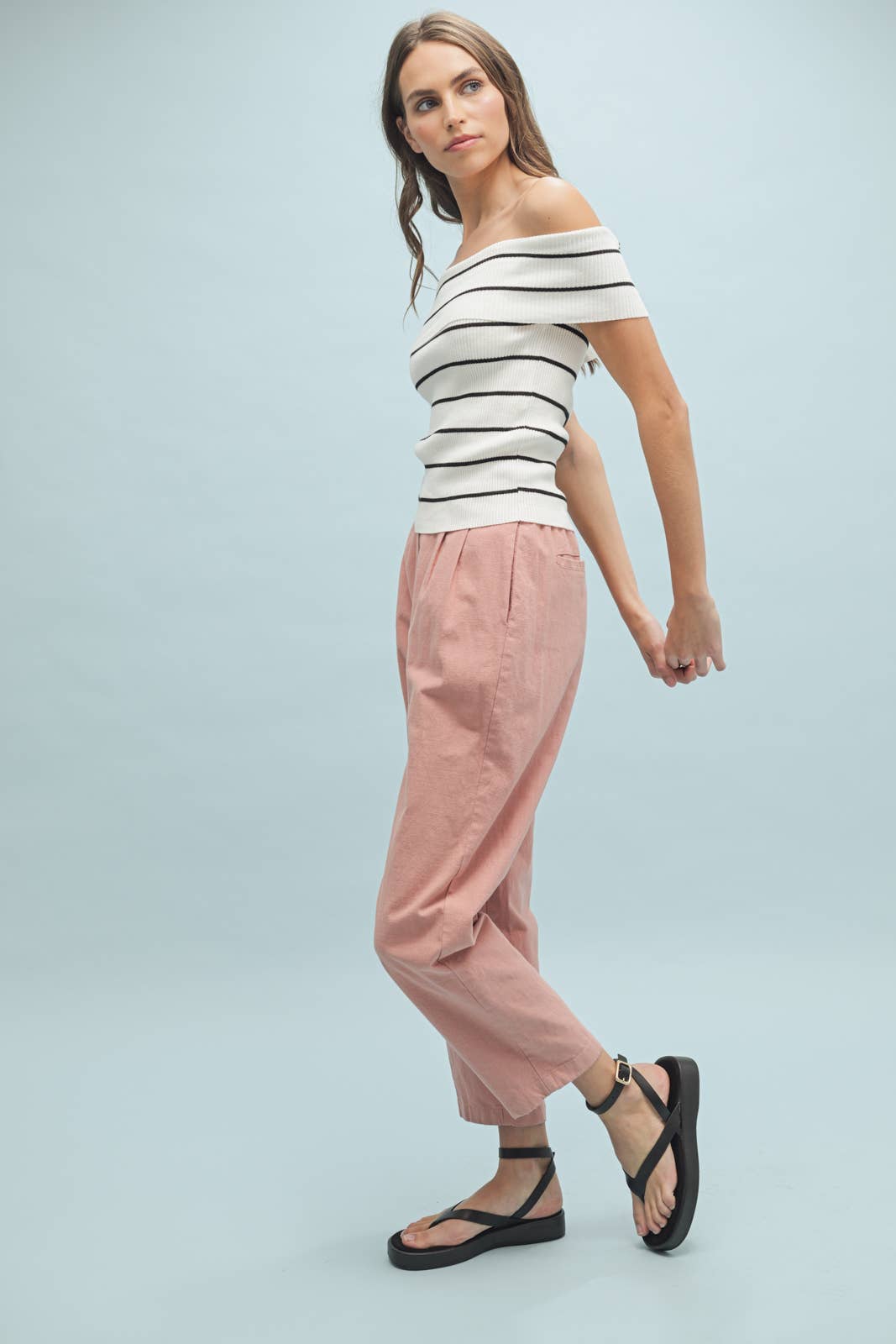 STRIPED OFF THE SHOULDER SWEATER TOP / WL25-10559: OFF WHITE/BLACK