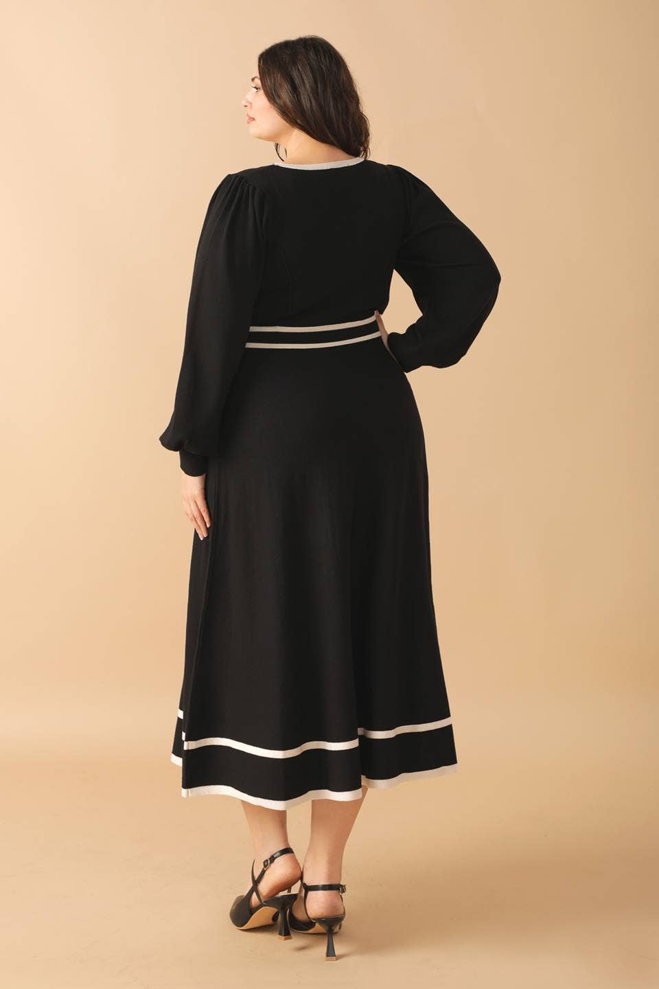 Black and white sweater knit midi dress - ISW5312-P: