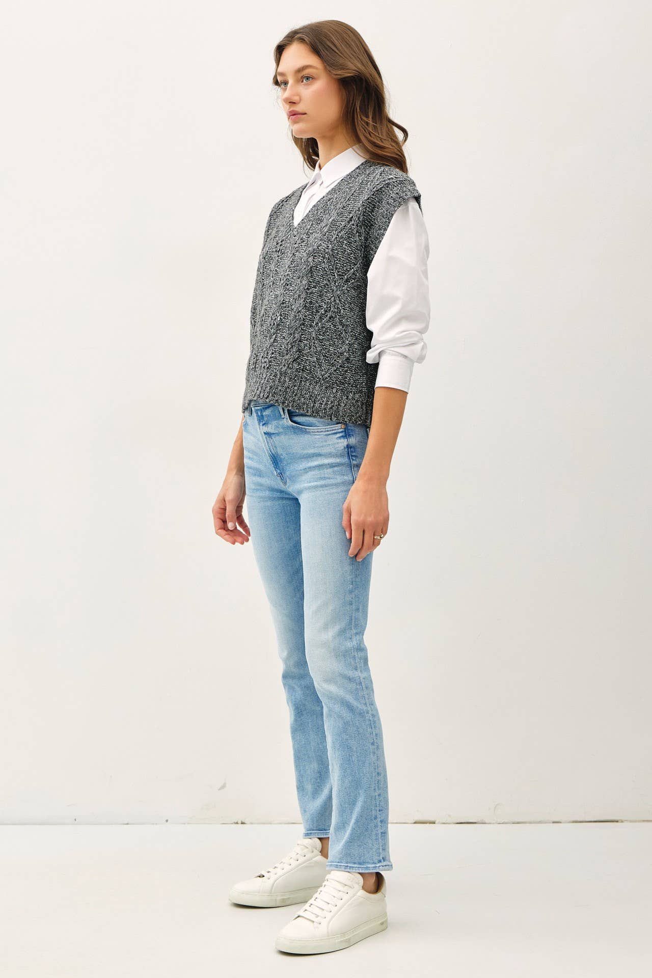 CHUNKY CABLE KNIT SWEATER VEST: Charcoal / SM