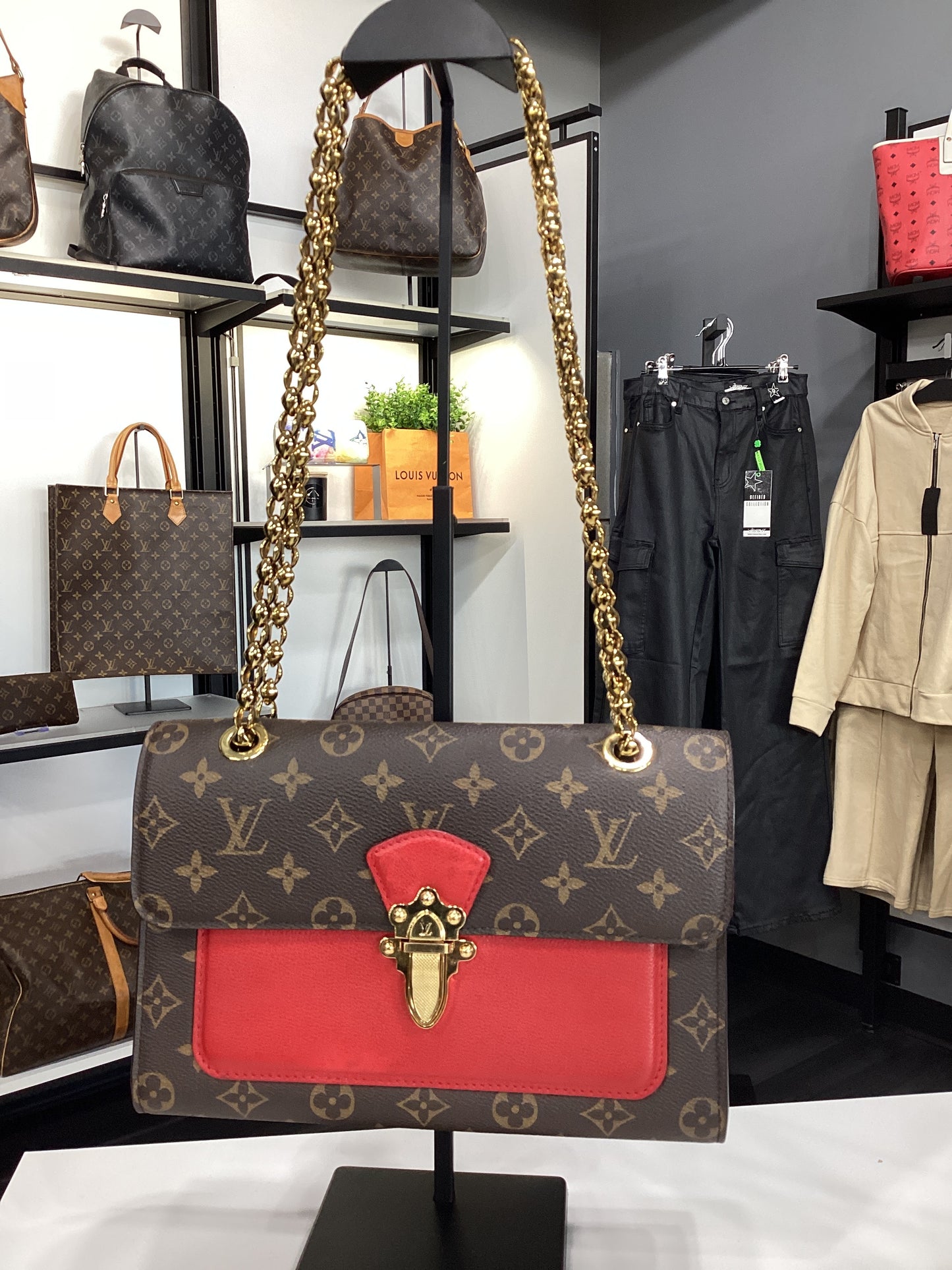 Louis Vuitton Victoire handbag