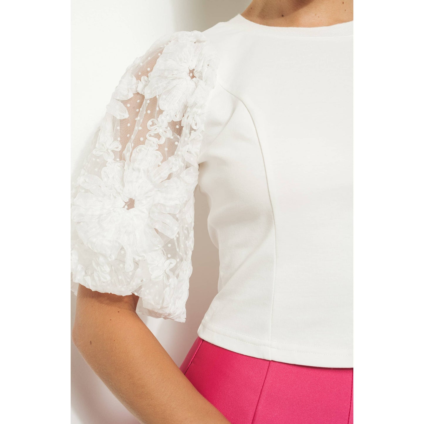 Floral Applique Short Puff Sleeves Knit Top: WHITE