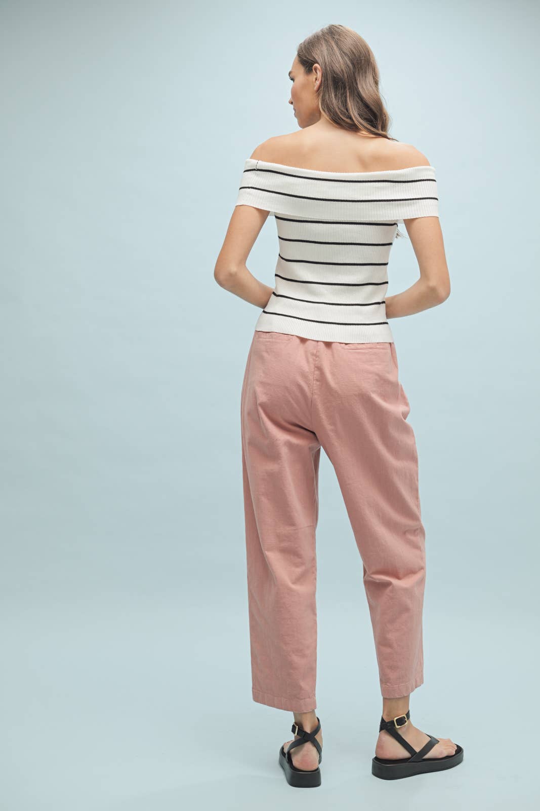 STRIPED OFF THE SHOULDER SWEATER TOP / WL25-10559: OFF WHITE/BLACK
