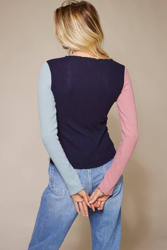 MT1340 MULTICOLOR KNIT TOP WITH LETTUCE TRIM AND FRONT SLIT: Blue Multi / S
