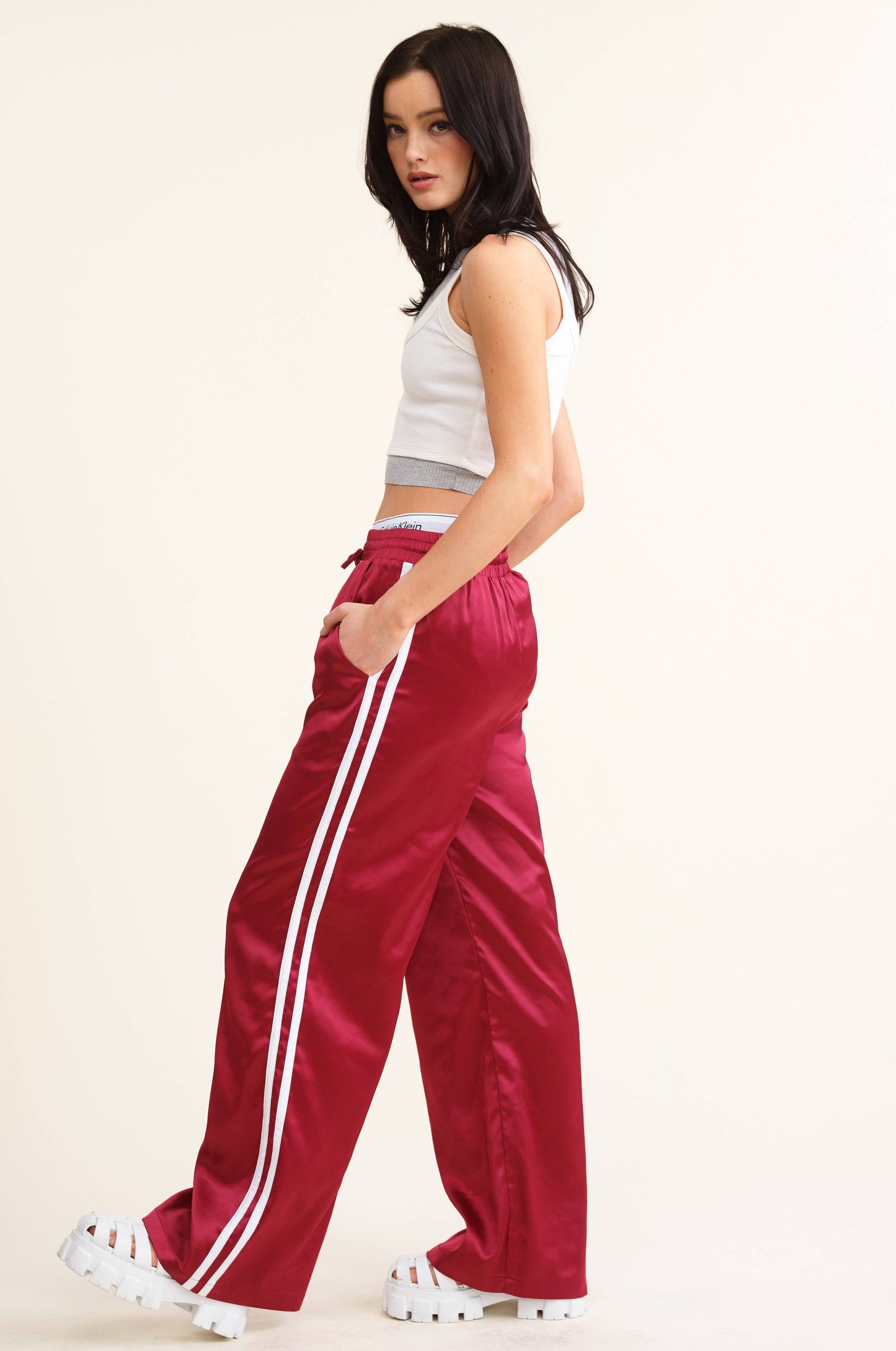 MB5067 SPORTY SATIN-EFFECT TRACK PANTS WITH CONTRAST STRIPES: Garnet / S