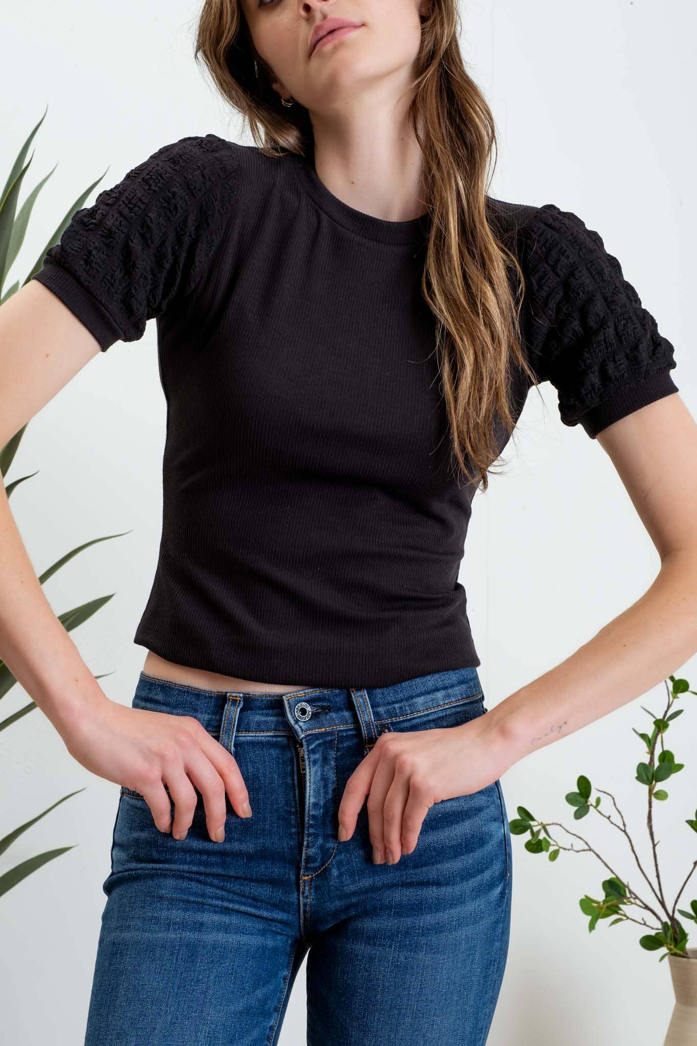 POPCORN SLEEVE KNIT TOP: BLACK