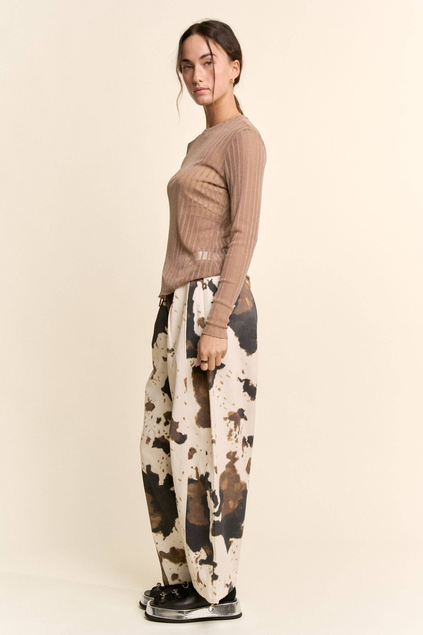 TIE-DYE WIDE-LEG DRAWSTRING-HEM PANTS: COW PRINT