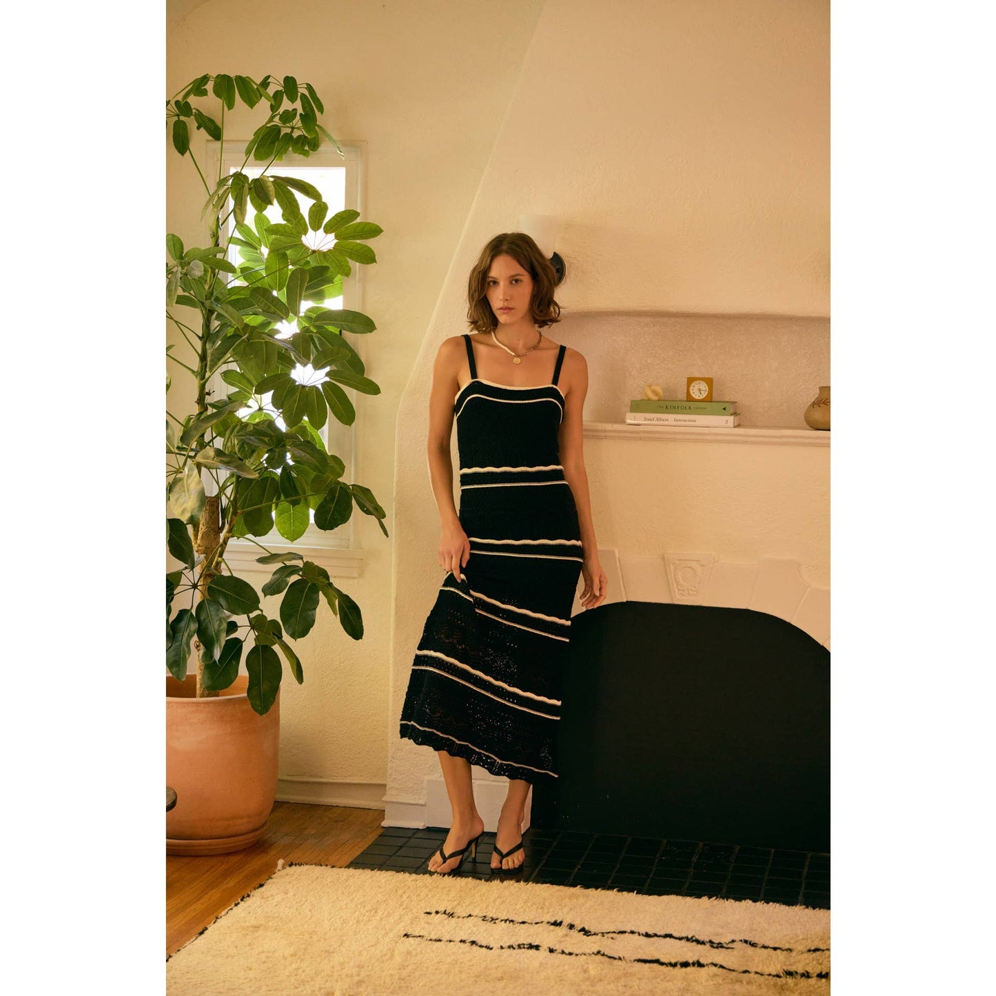 FIT AND FLARE SOFT CROCHET SWEATER MIDI DRESS: BLACK/WHITE