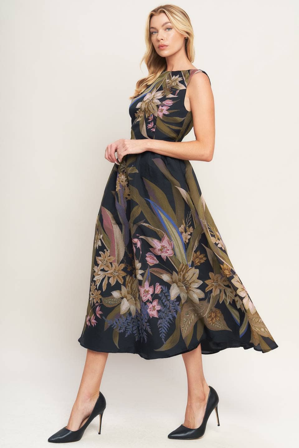 A printed woven midi dress - ID23111: Black