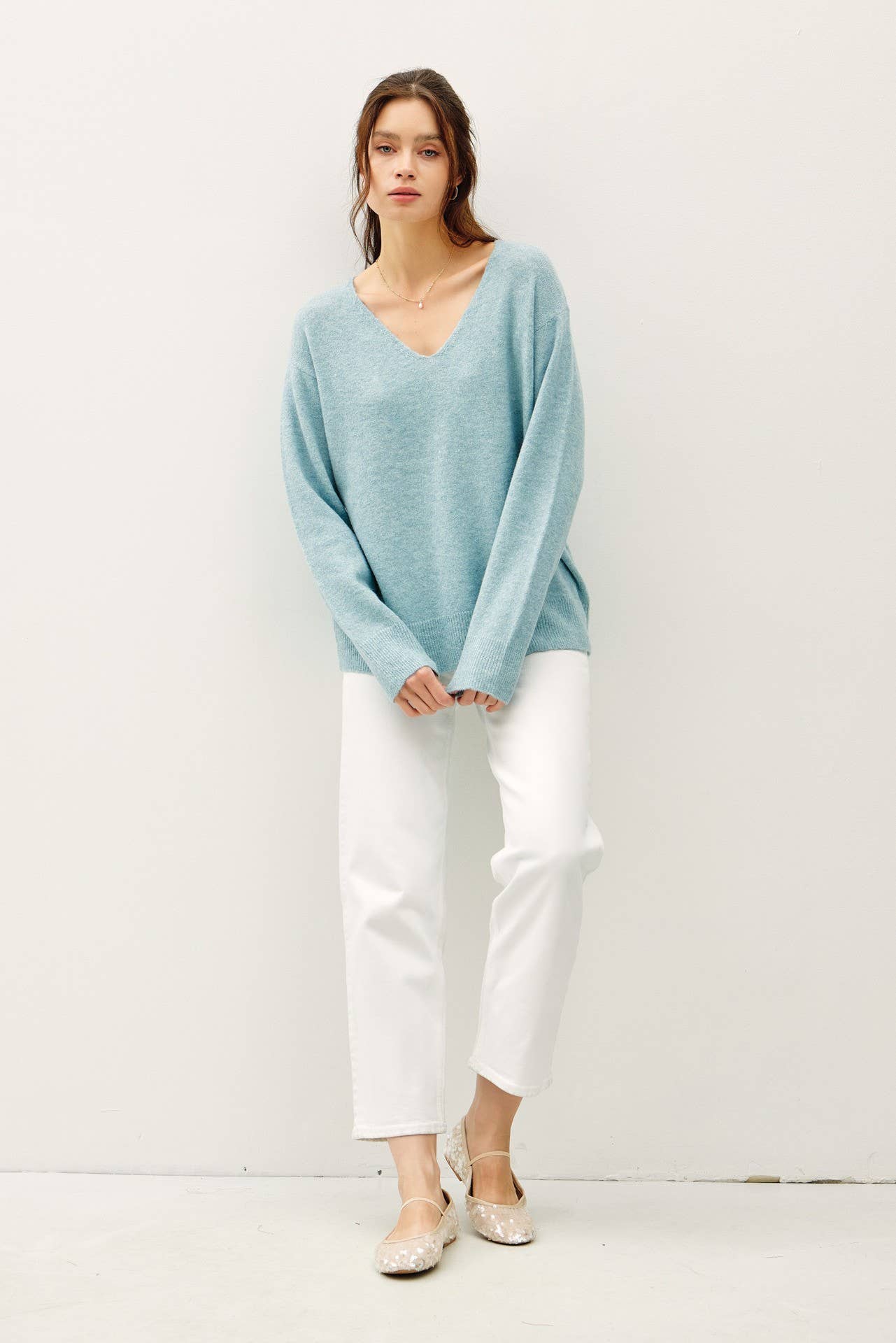 WOOL BLEND RELAXED V-NECK SWEATER: Winter Sky / SM