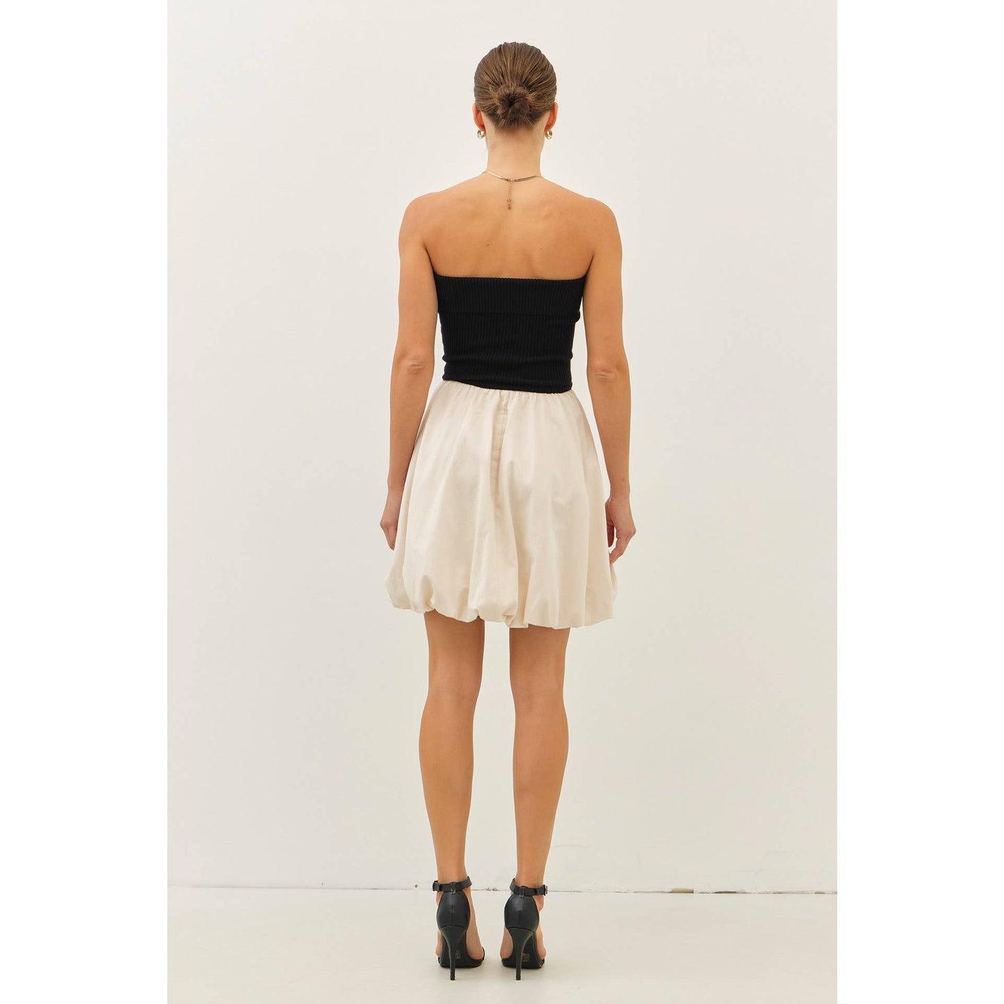 FITTED RIB TUBE MINI DRESS WITH WOVEN BALLON SKIRT: BLACK/OATMEAL