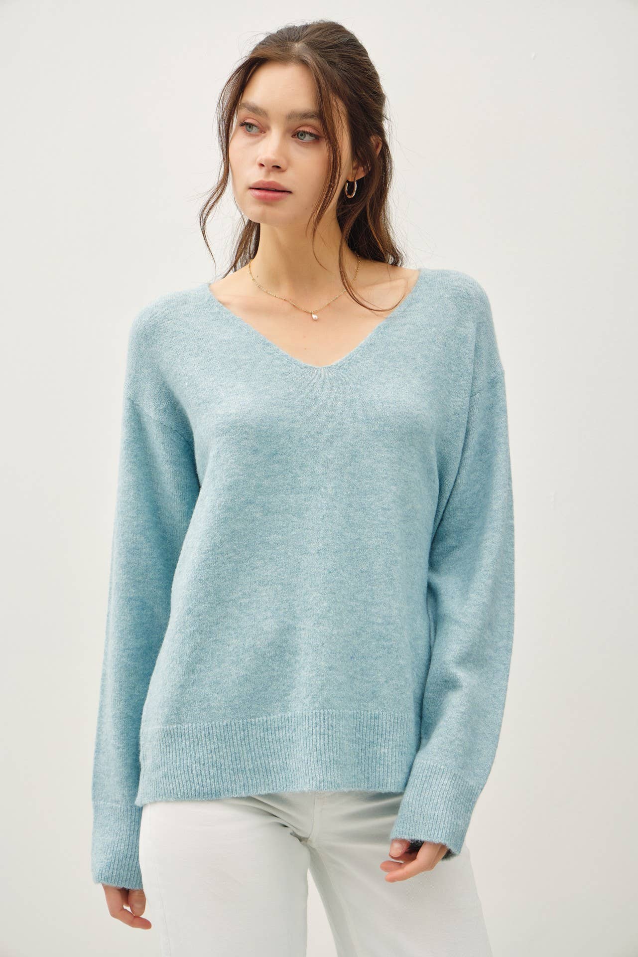 WOOL BLEND RELAXED V-NECK SWEATER: Winter Sky / SM