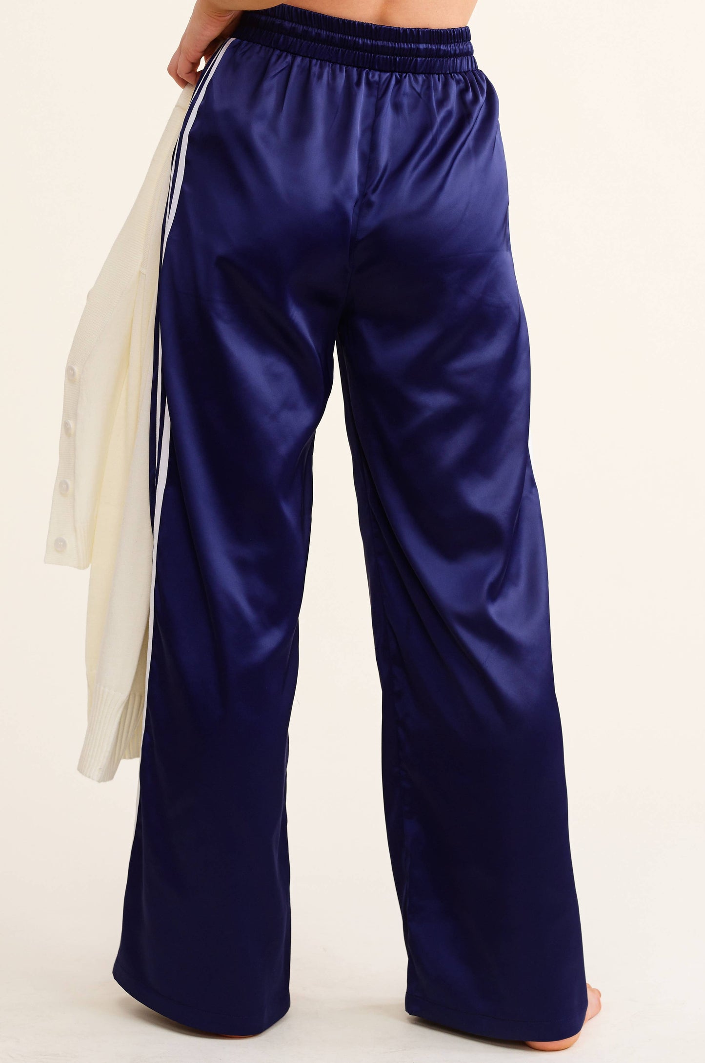 MB5067 SPORTY SATIN-EFFECT TRACK PANTS WITH CONTRAST STRIPES: Garnet / L