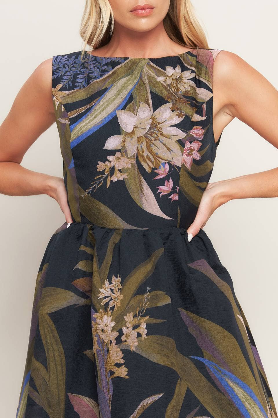 A printed woven midi dress - ID23111: Black