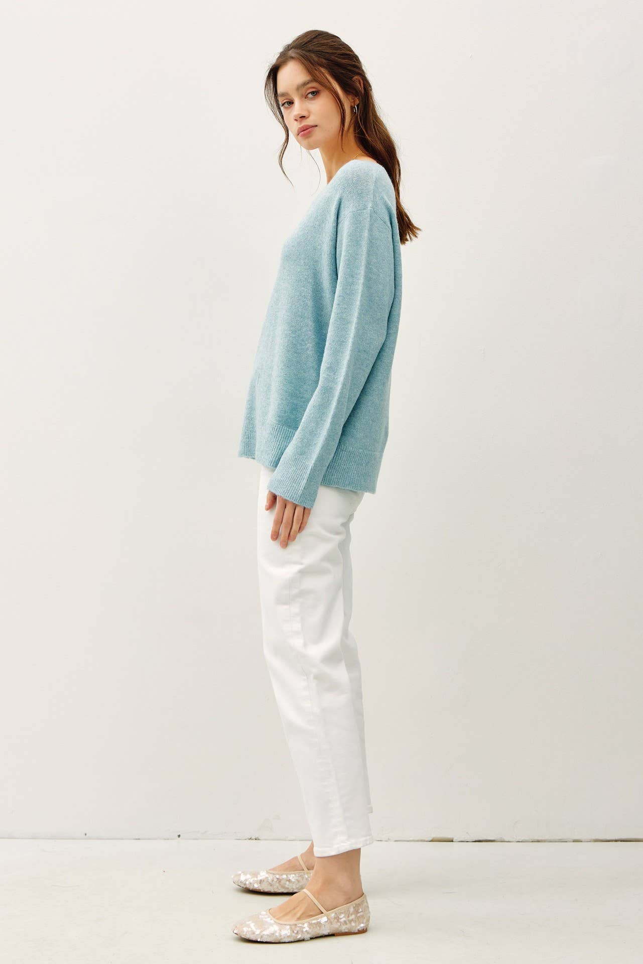 WOOL BLEND RELAXED V-NECK SWEATER: Winter Sky / SM