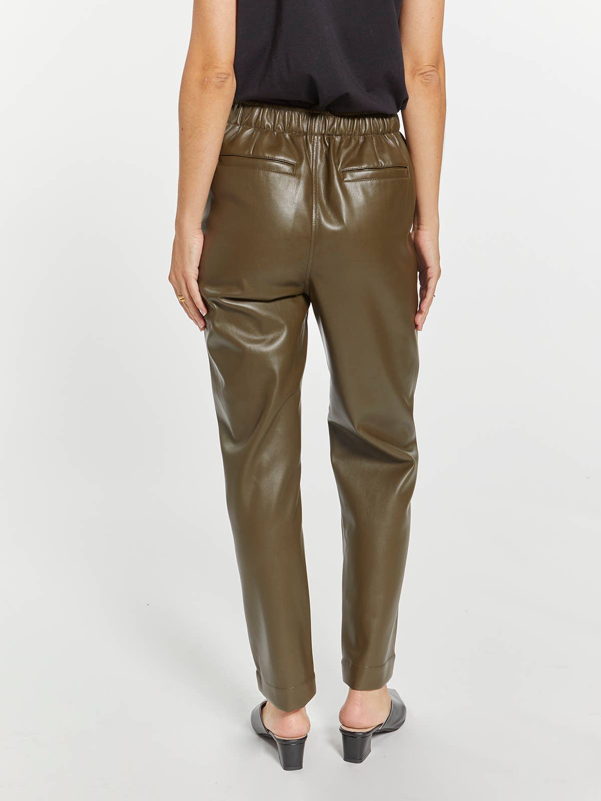 DANIELLE PANT: PLEATHER DESERT OLIVE