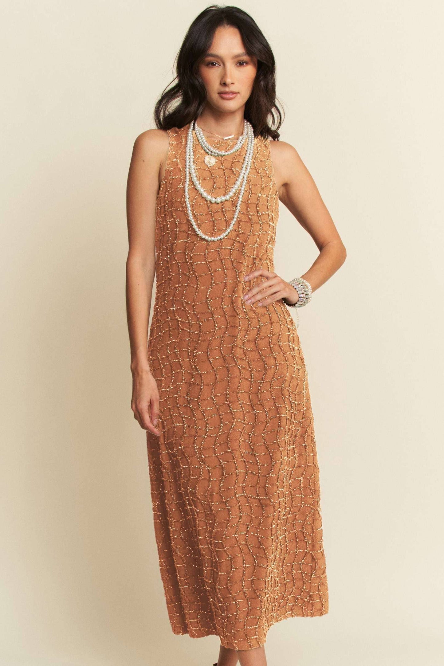 GOLDEN TEXTURED ZIPPERED MIDI DRESS: Caramel