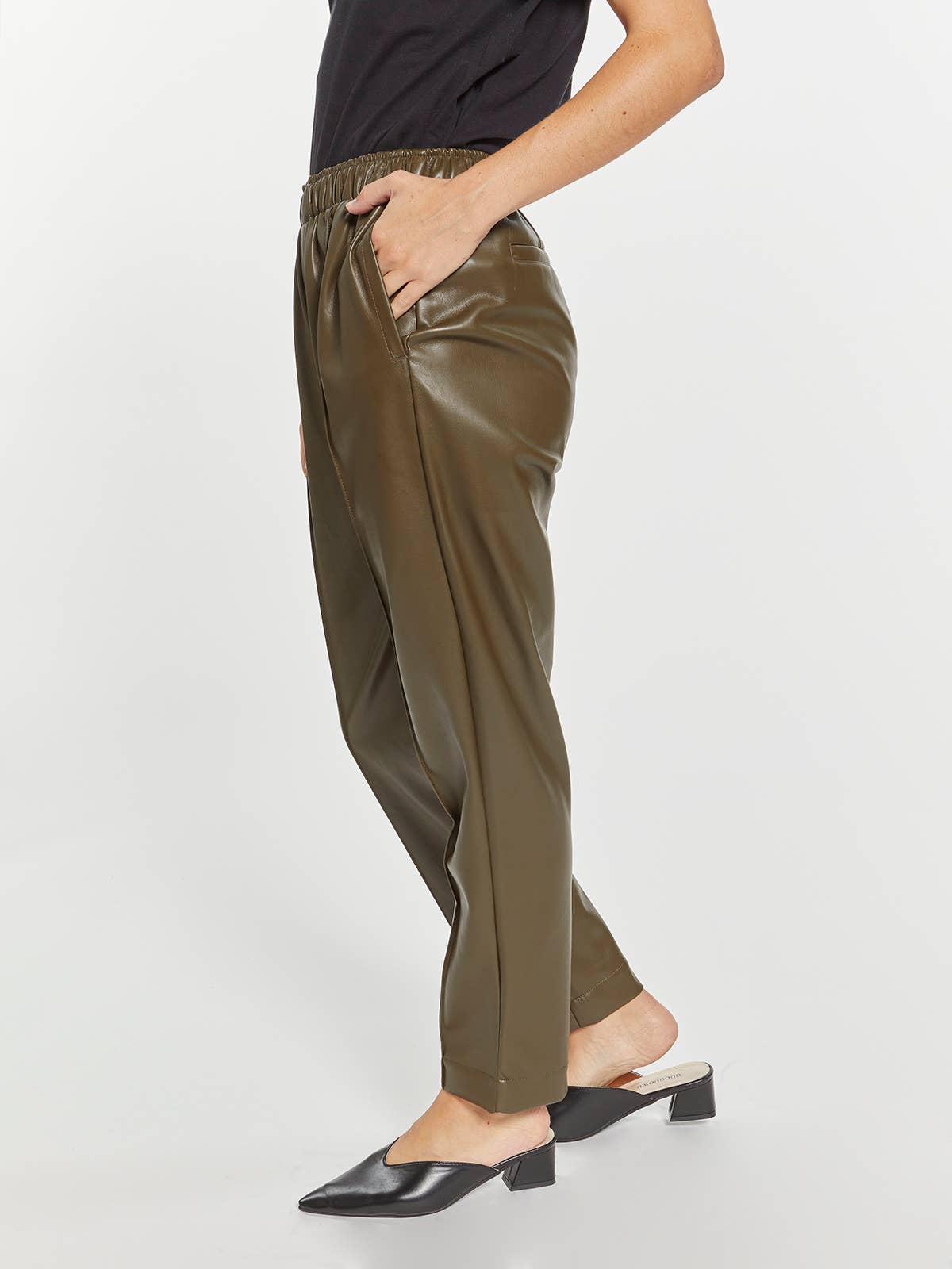 DANIELLE PANT: PLEATHER DESERT OLIVE