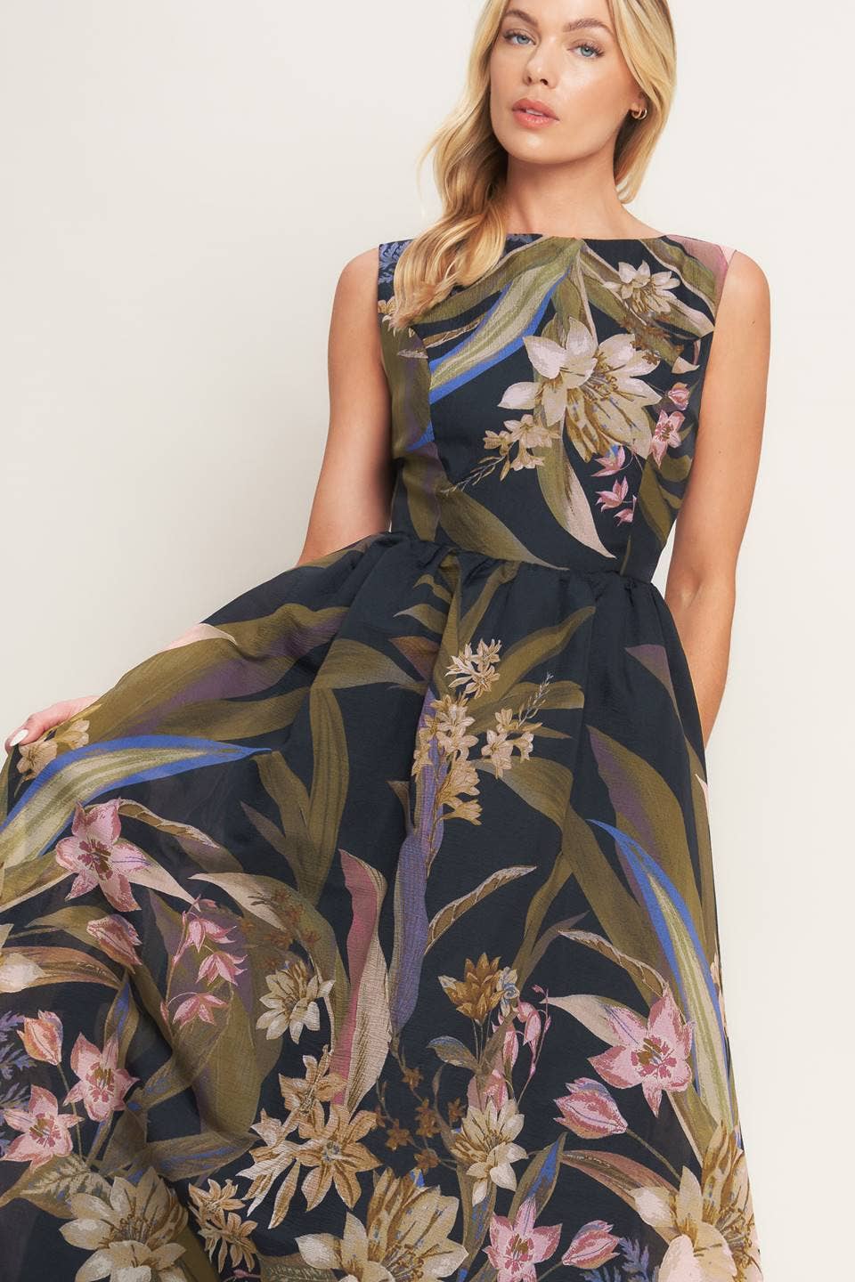 A printed woven midi dress - ID23111: Black