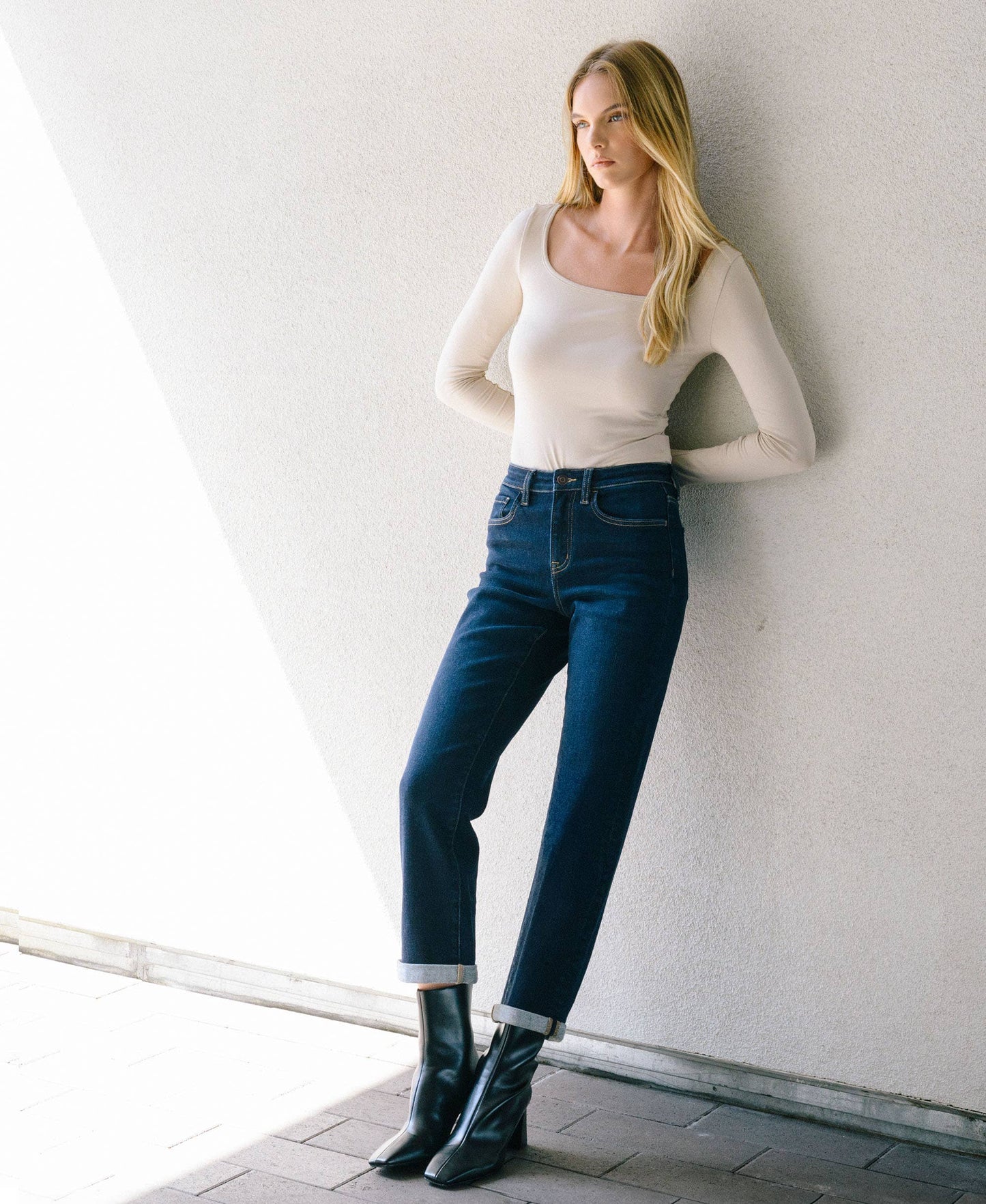 HIGH RISE CUFFED CROP STRAIGHT JEANS F5895: TIME AWAY