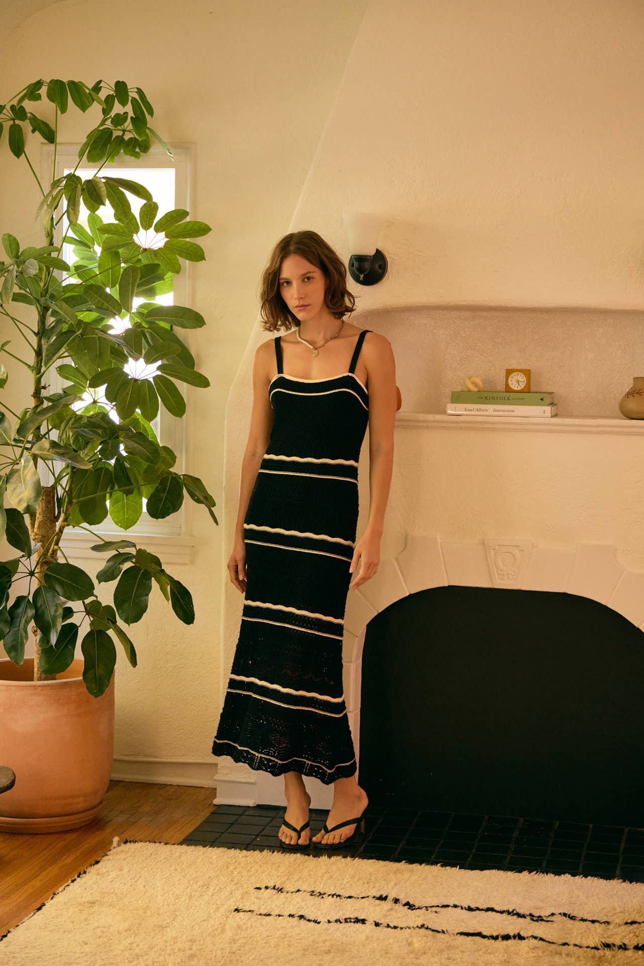 FIT AND FLARE SOFT CROCHET SWEATER MIDI DRESS: BLACK/WHITE