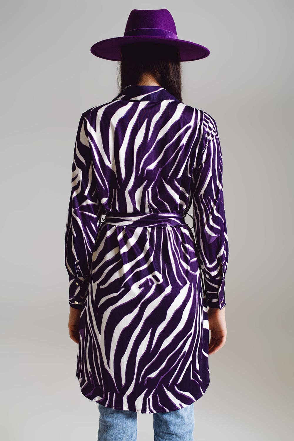 Midi short dress with zebra print in white and purple: Purple / Large