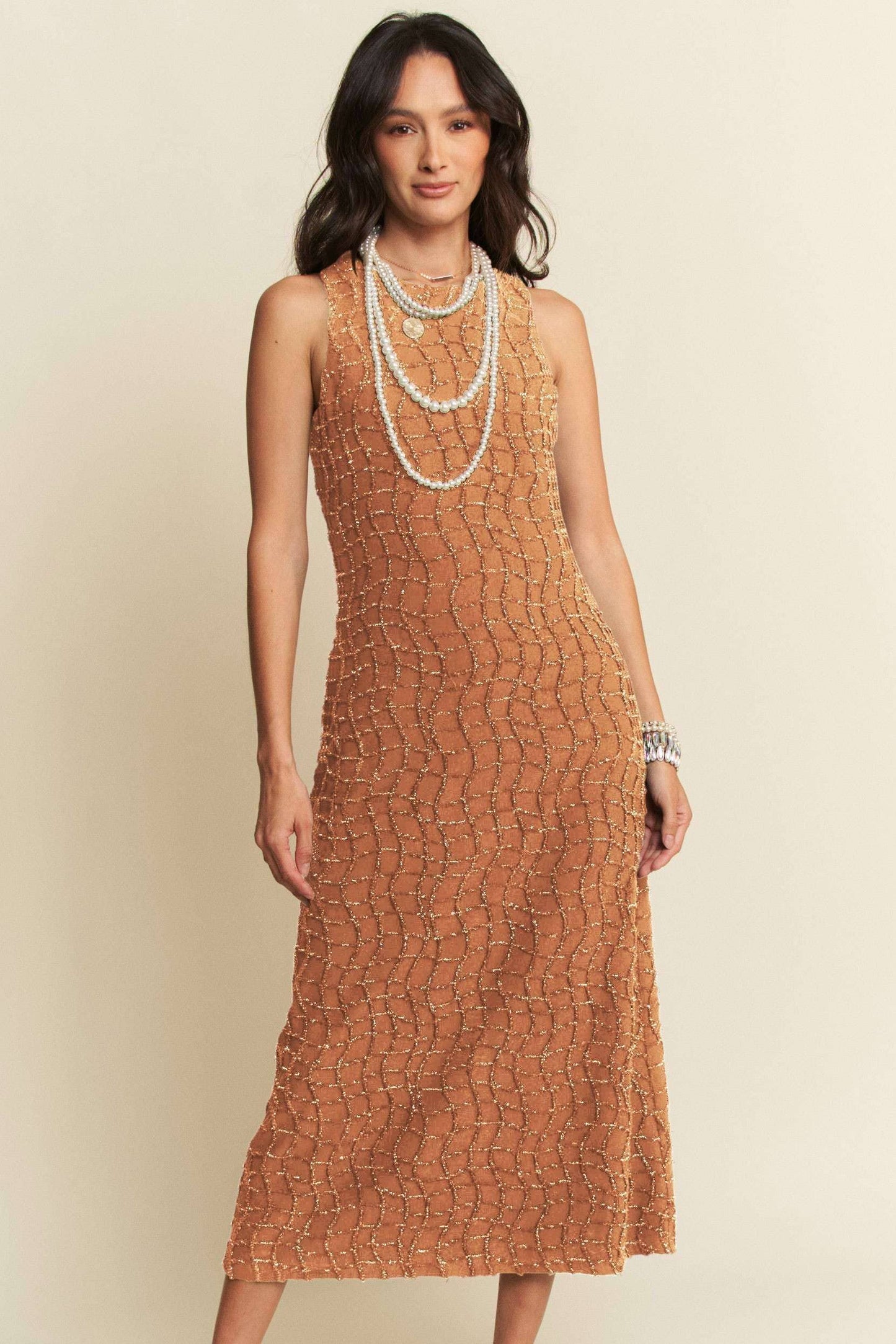 GOLDEN TEXTURED ZIPPERED MIDI DRESS: Caramel