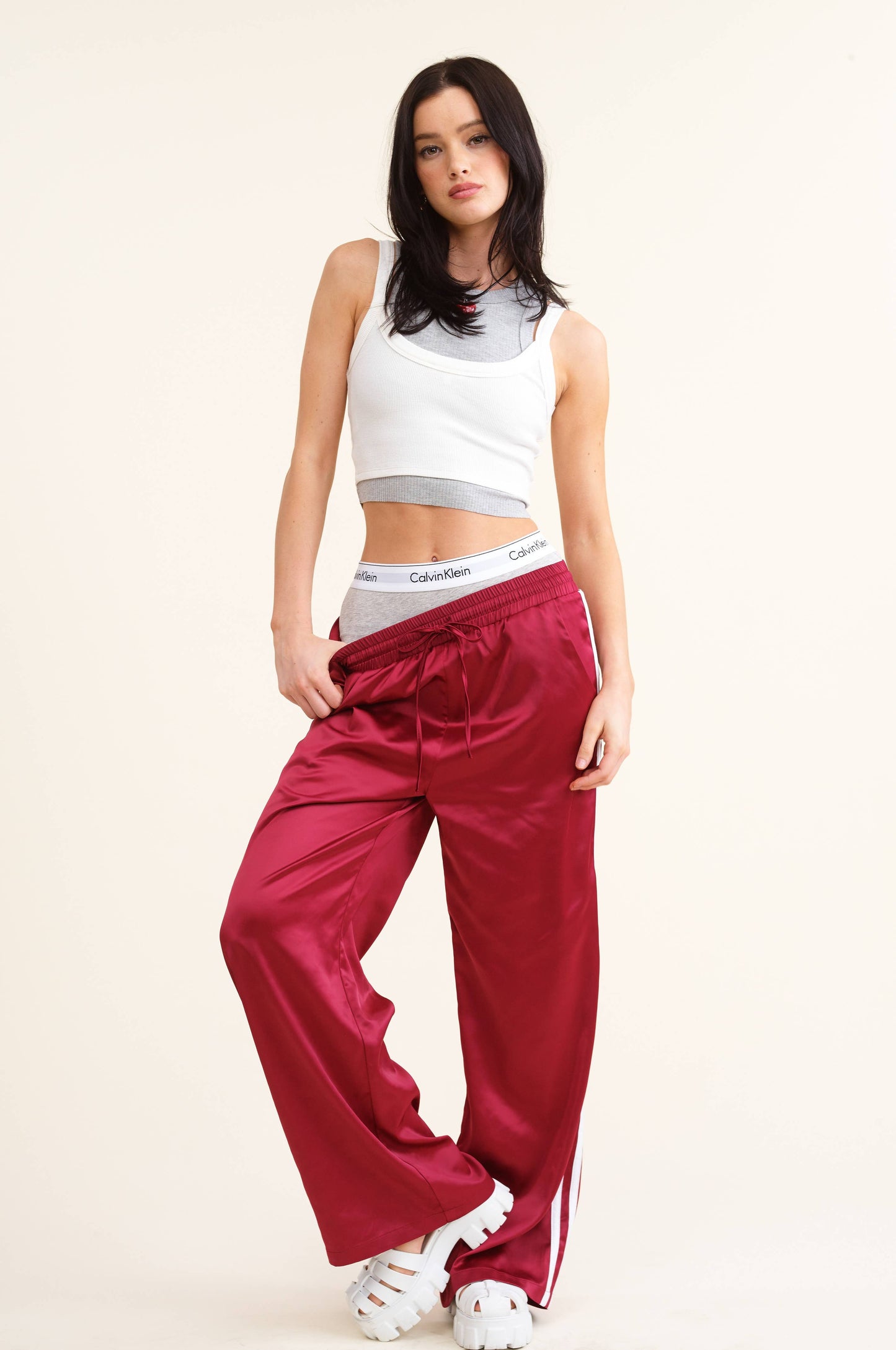 MB5067 SPORTY SATIN-EFFECT TRACK PANTS WITH CONTRAST STRIPES: Garnet / L